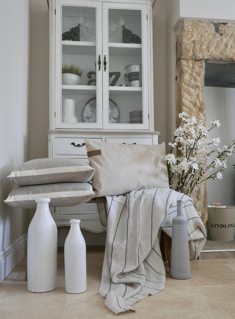 Elegant interior with classic furniture and decorative vases